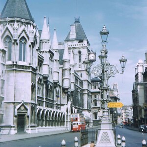 Retro photo 1940s print: London, Court of Justice on the Strand
