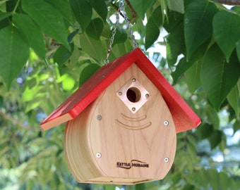 Kettle Moraine Tear Drop Caja nido de cedro/Casa para pájaros para reyezuelos y carboneros con techo reciclado