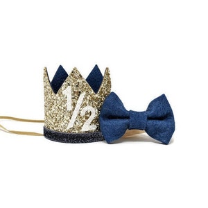 Halbes Birthday Boy Outfit: Gold Glitzer Krone mit Fliege