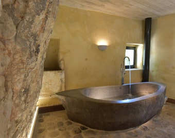 Natural stone bathtub