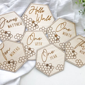 Marcadores de hitos mensuales con forma de panal y abeja, baby shower, anuncio de nacimiento de recién nacido, accesorio fotográfico de madera grabado con láser, regalo para bebé