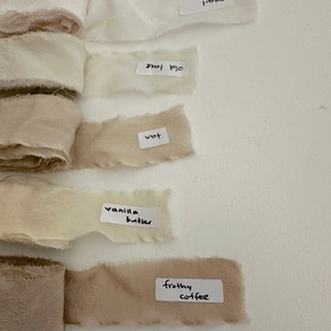 Nastro di seta pura al 100% strappato a mano per eventi nuziali / nastri di alta qualità con bordo sfilacciato / toni beige naturali / caffè schiumoso
