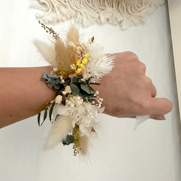 wedding wrist corsage, white wrist corsage, prom wrist corsage, bunny tail wildflower corsage, Bridesmaid wrist corsage, Succulent corsage