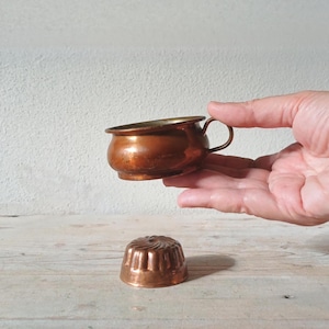 2 Mini Copper pieces, vintage country kitchen decorative mold and pan