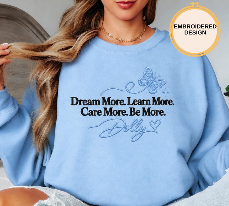 Embroidered RIP Dolly Parton Sweatshirt, Dream More Learn More Embroidered Sweatshirt, Dolly Quote Pullover, Country Music Memorial Gift Bild 7
