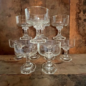 Set of 10 Mid century modern l. E. crystal footed cocktail champagne liquor glasses