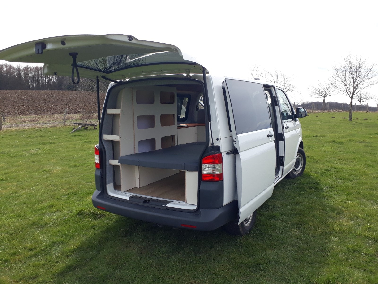 VW T5/6 Campervan DIY Conversion Kits - 40% More Space, Pop-Out Bed, Push-Up  Roof, & Alu-Store 