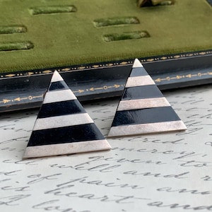 Vintage Mid-Century 1970s Taxco Sterling Silver Triangle Clip On Earrings | Modernist Earrings | Taxco Earrings | Black Striped Earrings