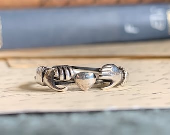 Vintage Sterling Silver Fede Clasped Hands Ring (Size 5 US) | Victorian Gimmel Ring | Nineteenth-Century Friendship Ring | Wedding Ring
