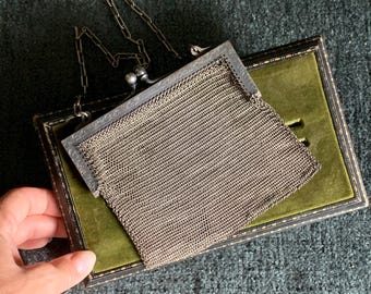 アンティーク ドイツシルバー チェーンリンク キスクラスプ 財布 | ドイツシルバー スモーダーメッシュ | 刻印入りアンティーク チェーンメイル ハンドバッグ | 1910～20年頃