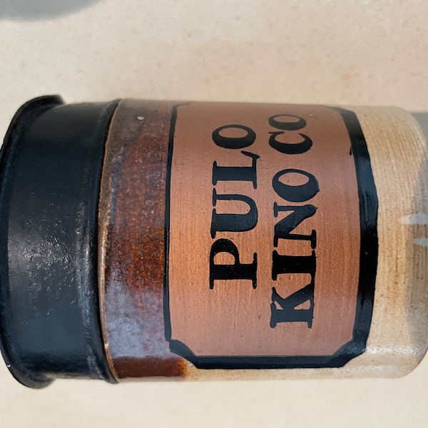 KA551 Rare pharmaceutical lidded stoneware jar for Pulo Kino Co unction mid 19th C hi 120 Dia 100mm Wt 200gm 1 base nick & firing crack