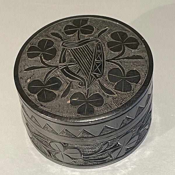 KA475 Bog Oak Round Patch Box Antique Treen Dia48XHi30mm33gm top 6 shamrock round IRISH harp 7 clover base vg condition Age cracks to lidrim