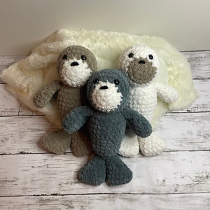 Seal to cuddle, crocheted cuddly toy