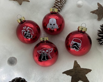 Enfeites de Natal inspirados em Star Wars, em vermelho brilhante.