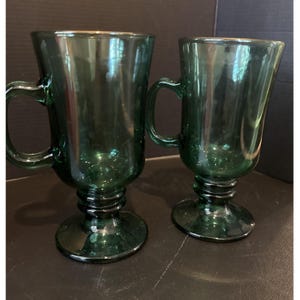 Set di 2 tazze da Irish Coffee Libbey in vetro verde ginepro con piedistallo e bordo dorato, stile vintage.
