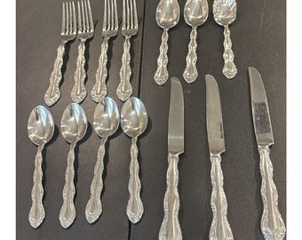 Juego variado de cubiertos de acero inoxidable 18/10 Reed & Barton BORDEAUX de 14 piezas