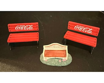 Coca Cola miniatuurbankjes rood-wit dorpsdecoratie 3-delige set