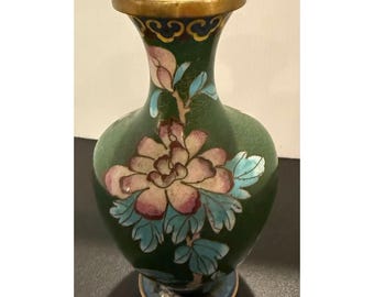 Vaso vintage in cloisonné con fiori in smalto verde, decorazione boho in ottone.