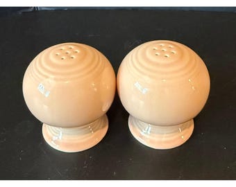 Juego de salero y pimentero de cerámica Fiestaware Fiesta con forma de bola de albaricoque estilo Art Déco vintage