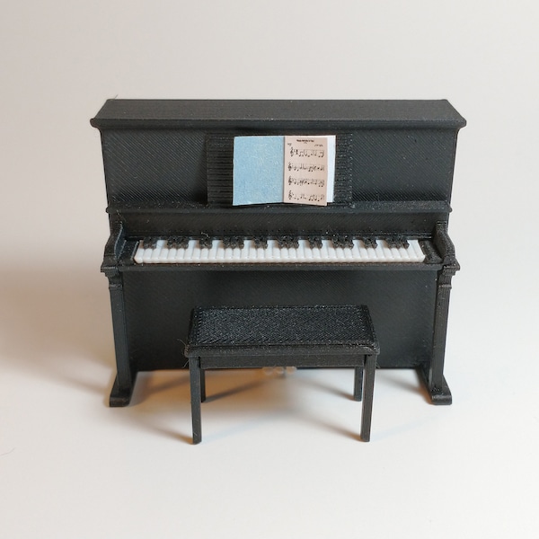 Piano miniature pour maison de poupée, droit avec banc et partitions – Coffret cadeau demi-échelle 1:24 – Fait une excellente décoration de gâteau