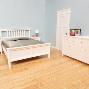1:24 dollhouse bedroom set, modern miniature furniture (bed with bedding, dresser, and nightstands)