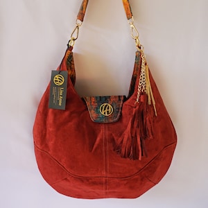 Small hobo bag, Velvet & gold metal, pink — Fashion