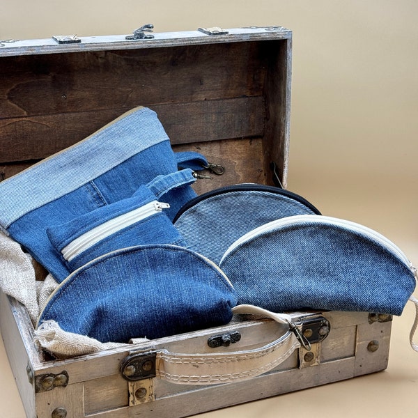 Small denim coin purse, Recycled, up-cycled denim jeans small zippered pouches, small denim zippered wallets