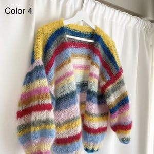 手編みのカラフルなストライプカーディガン：コットンモヘア混紡、オーバーサイズフィット color 4