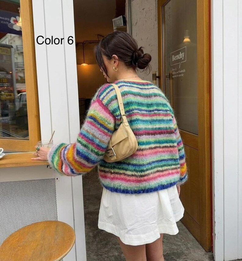 手編みのカラフルなストライプカーディガン：コットンモヘア混紡、オーバーサイズフィット 画像 16