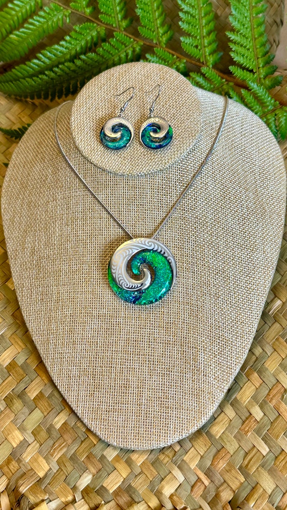Green Koru Set with Laser Engraving - New Zealand Ins… - Gem