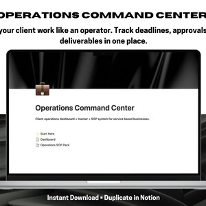 Puede incluir: Juego de tres tazas de cerámica con acabado mate moteado. Las tazas son en tonos crema, gris claro y gris oscuro. Cada taza tiene un diseño simple y minimalista, ideal para café o té.