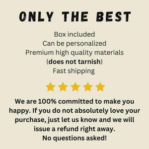 Pode incluir: Texto em fundo creme: "ONLY THE BEST". Texto adicional inclui "Box included", "Can be personalized" e "Premium high quality materials (does not tarnish)". Quatro estrelas douradas s&atilde;o vis&iacute;veis.