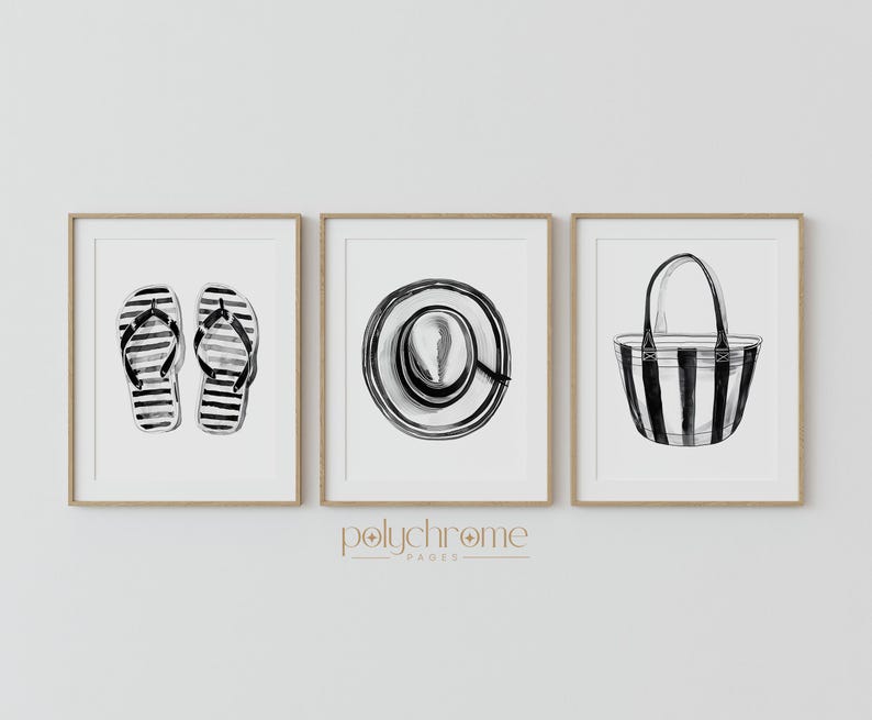 Puede incluir: Tres ilustraciones en blanco y negro en marcos. La primera ilustraci&oacute;n muestra un par de chanclas rayadas en blanco y negro. La segunda ilustraci&oacute;n muestra un sombrero de sol rayado en blanco y negro. La tercera ilustraci&oacute;n muestra una bolsa de mano rayada en blanco y negro.