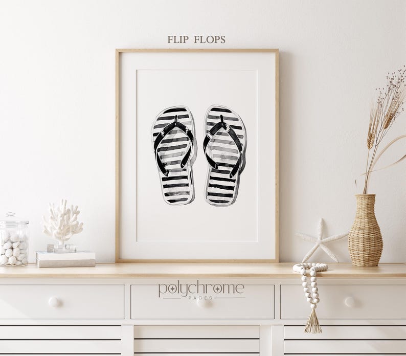 Puede incluir: Ilustraci&oacute;n acuarela en blanco y negro de un par de chanclas con un patr&oacute;n a rayas. La imagen est&aacute; enmarcada y titulada "Flip Flops".