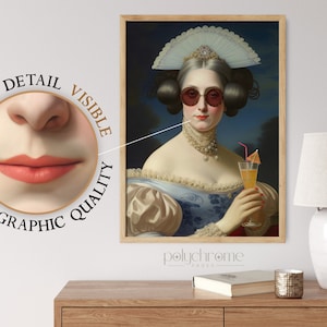 Pu&ograve; includere: Un dipinto digitale di una donna con un vestito blu e bianco che indossa occhiali da sole e tiene un bicchiere di succo d'arancia con un piccolo ombrello. La donna indossa un ventaglio bianco sulla testa e una collana di perle. Lo sfondo &egrave; un cielo blu scuro con un accenno di paesaggio verde.
