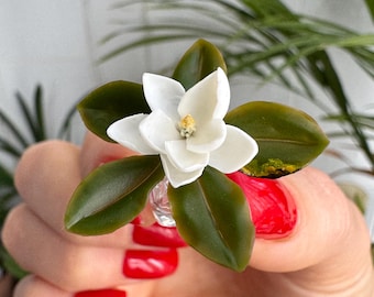 Magnolia de casa de muñecas en jarrón de cristal, escala 1/12