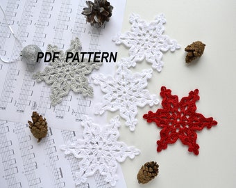 Padrão de crochê para enfeites de floco de neve de renda. Tutorial em PDF fácil para iniciantes na decoração da árvore de Natal.
