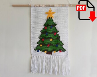 クリスマスツリーのタペストリーのパターン。かぎ針編みの壁掛け。無料