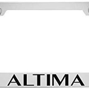 Peut inclure: Un cadre de plaque d'immatriculation argenté avec l'inscription "ALTIMA" en noir.