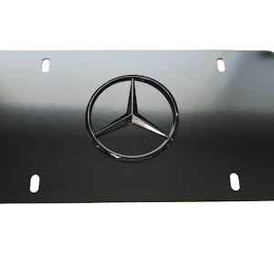 Placa de matrícula decorativa MERCEDES BENZ 3D Sport cromada con espejo, de acero inoxidable, con tapas para la parte delantera o trasera.