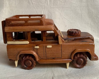 Voiture miniature Land Rover Vintage en bois Déco Cadeau personnalisé