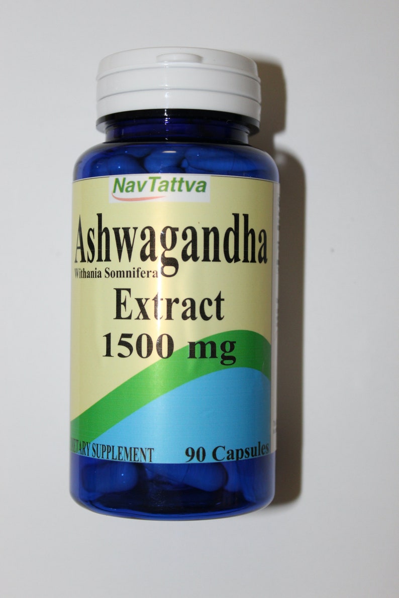 Peut inclure: Une bouteille bleue avec un couvercle blanc contenant 90 capsules d'extrait d'Ashwagandha 1500 mg de NavTattva. La bouteille a une &eacute;tiquette jaune avec des accents verts et bleus.
