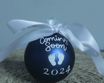 Kerstbal Coming Soon Kerstbal 2024 - blauw - baby op komst - bekendmaking kerstbal - kerstbal - kerstmis