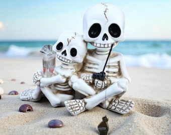 Halloween Skeleton Fisherman Figurine – Spooky Resin Fishing Skeleton Sculpture for Outdoor & Garden Decoration