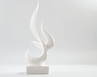 Resin Abstract Sculpture – Elegant Minimalist Home Decor Figurine