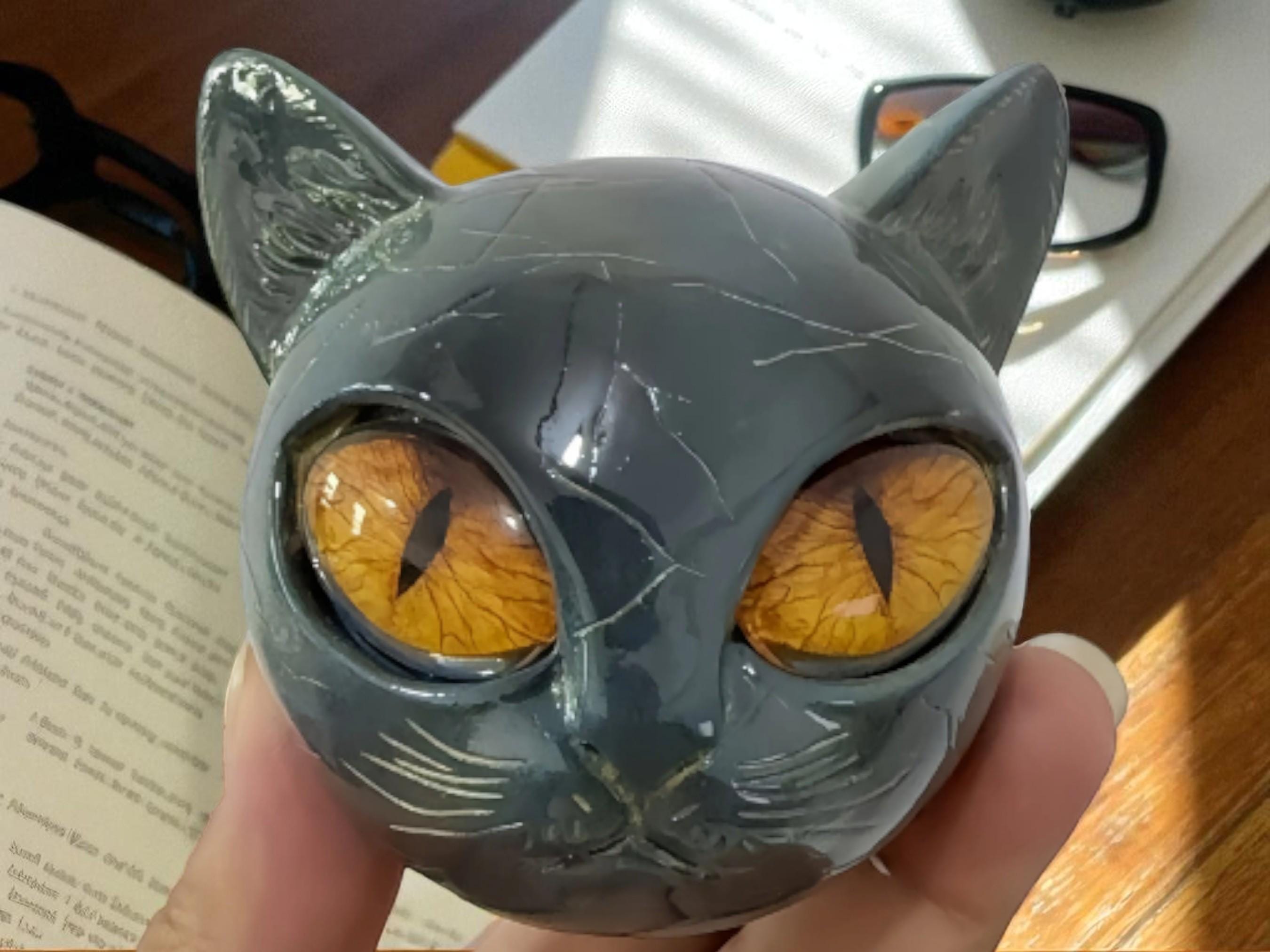 Sculpture En Pierre De Chat, Tête De Chat Aux Yeux Ambrés