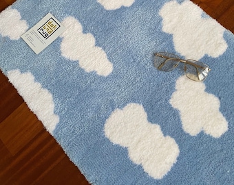 Handmade Fluffy Clouds Rug, Baby Blue Sky Accent Rug