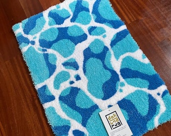 Handmade Water Pattern Tufted Rug: Blue Accent Decor