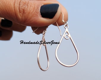 Pendientes colgantes de plata de ley 925 para mujer / Pendientes colgantes de plata simples / Encanto de lágrima martillada / Regalo delicado llamativo para ella.