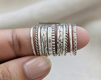 Conjunto de anillos apilables de plata de ley hechos a mano, anillos minimalistas de estilo bohemio.